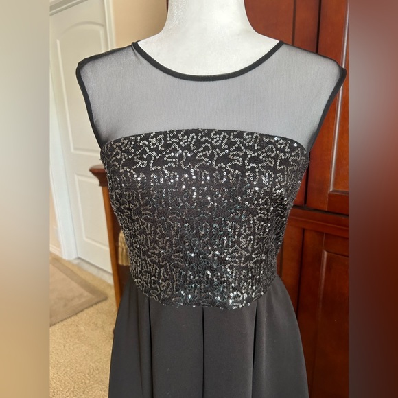 Semi Formal LBD - Picture 2 of 8